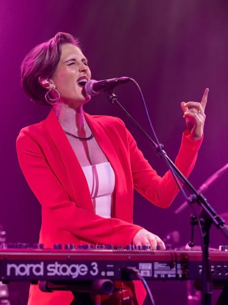Willow Stephens & The Robbery 1